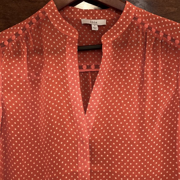 Excellent condition Joie silk top. Size Small. - Picture 2 of 3